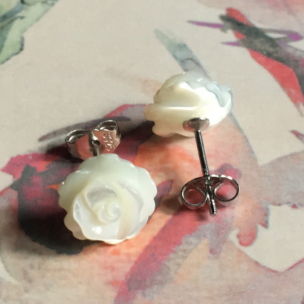 New! White Rose Stud Earrings - Picture 4 of 9